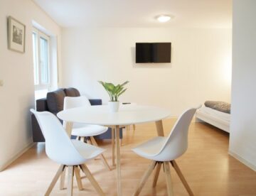 Möbliertes Wohnen in Bestlage! Gut ausgestattetes, komfortables City-Apartment mit ruhiger Terrasse in Zentrumsnähe 68723 Schwetzingen, Souterrainwohnung